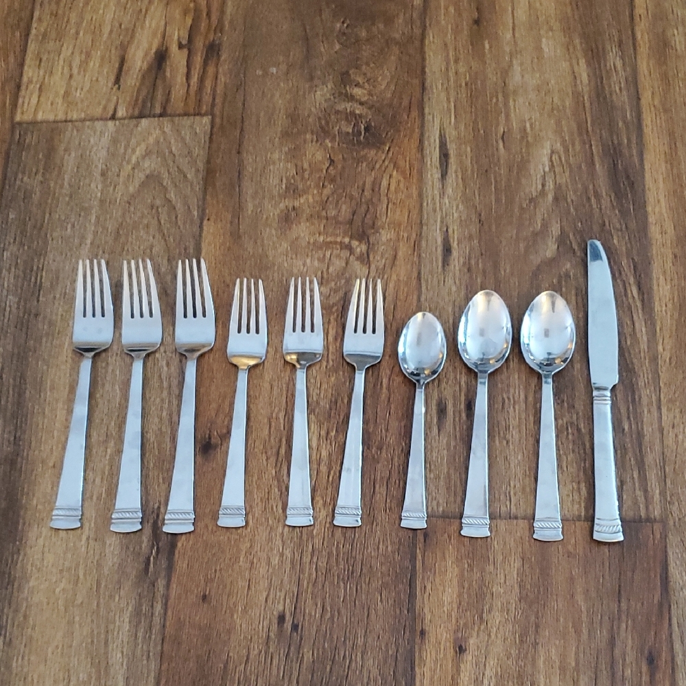 Oneida Silverware Set Of 10